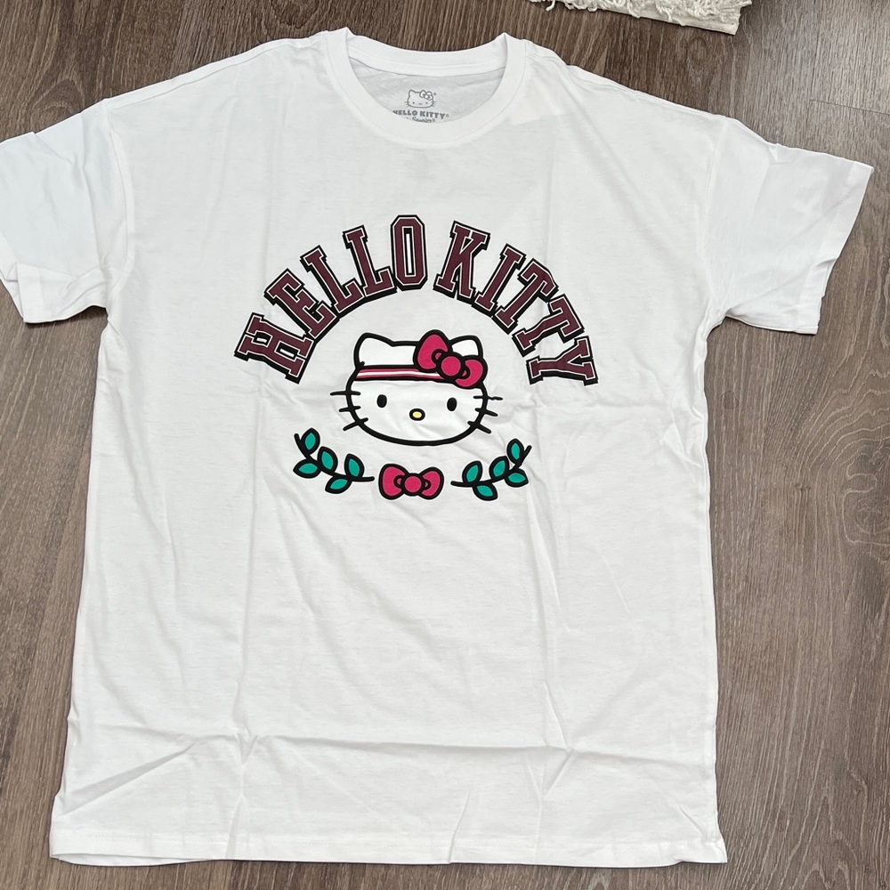 🌟 2/$30 🌟 Hello Kitty White Tee with Red Accents